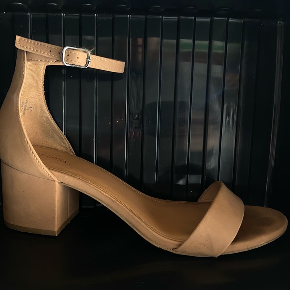 Tan block heel - Picture 2 of 2